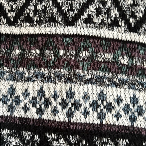 Men's Black and Gray Patterned Sweater - Picture 7 of 12